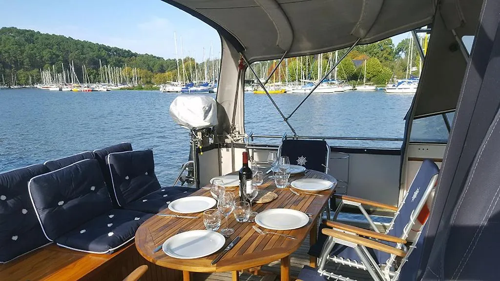 Vedette Hollandaise De 13 M Pour Sejour Insolite Hotell Nivillac Båthotell