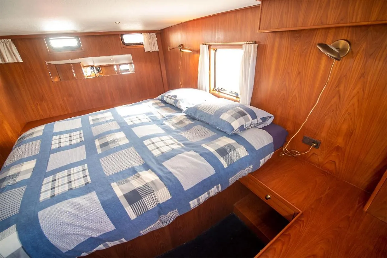 Vedette Hollandaise De 13 M Pour Sejour Insolite Hotell Nivillac