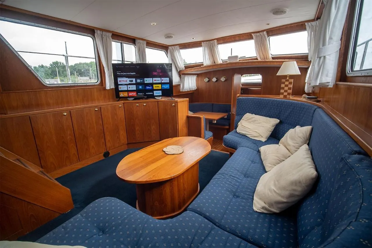 Vedette Hollandaise De 13 M Pour Sejour Insolite Hotell Nivillac Båthotell