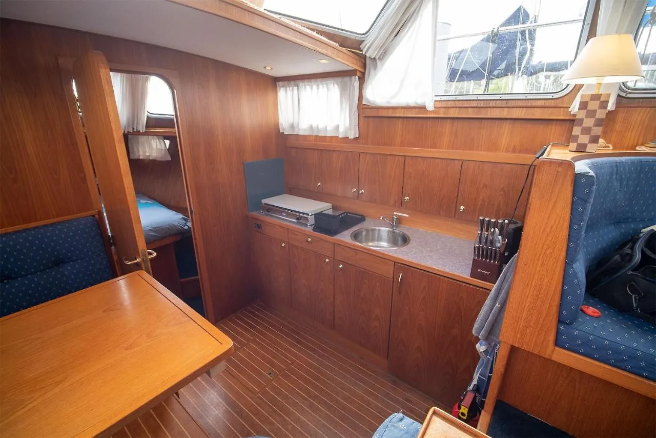 Vedette Hollandaise De 13 M Pour Sejour Insolite Hotell Nivillac Frankrike