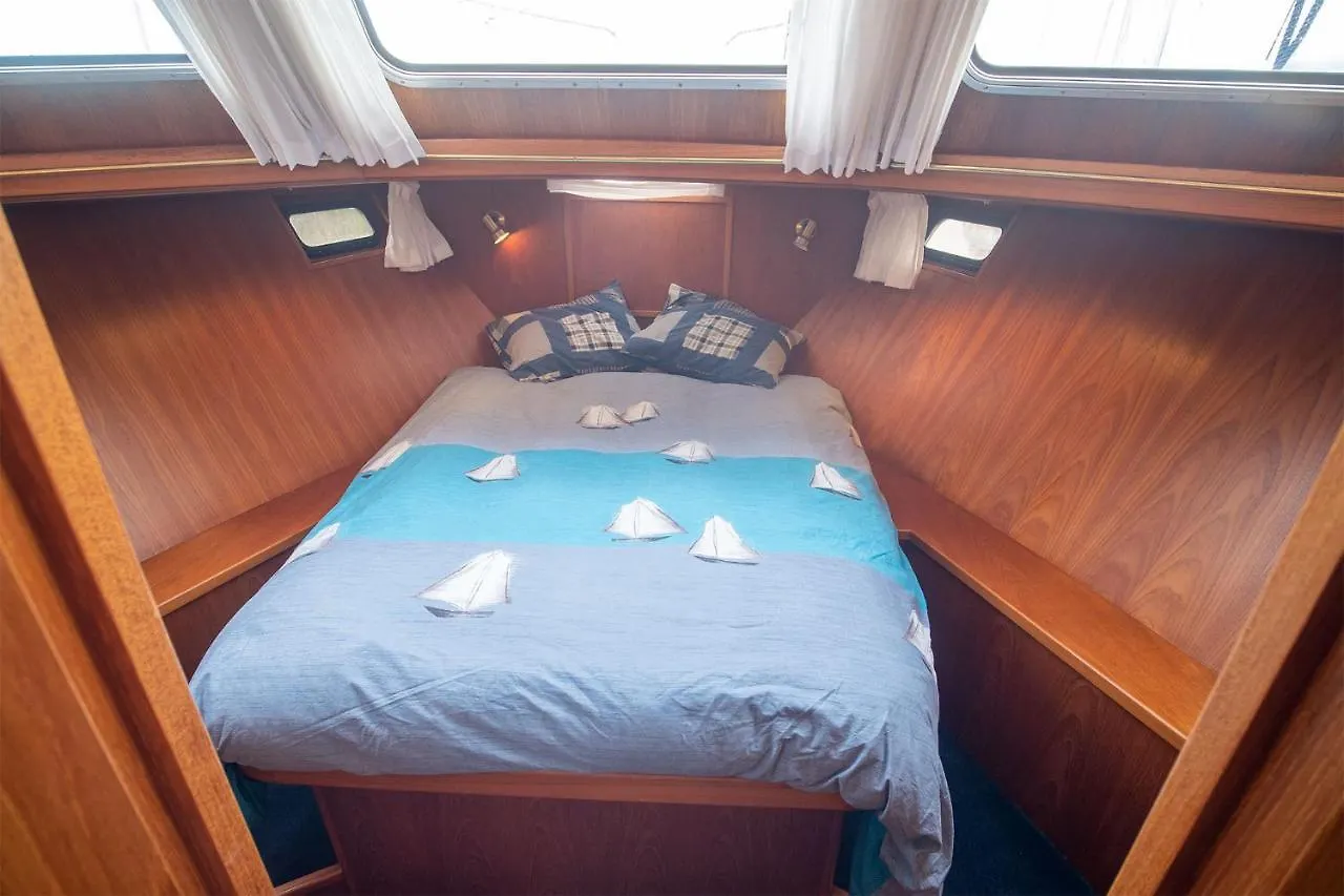 Vedette Hollandaise De 13 M Pour Sejour Insolite Hotell Nivillac