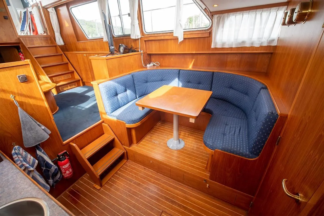 Vedette Hollandaise De 13 M Pour Sejour Insolite Hotell Nivillac 0*,  Frankrike